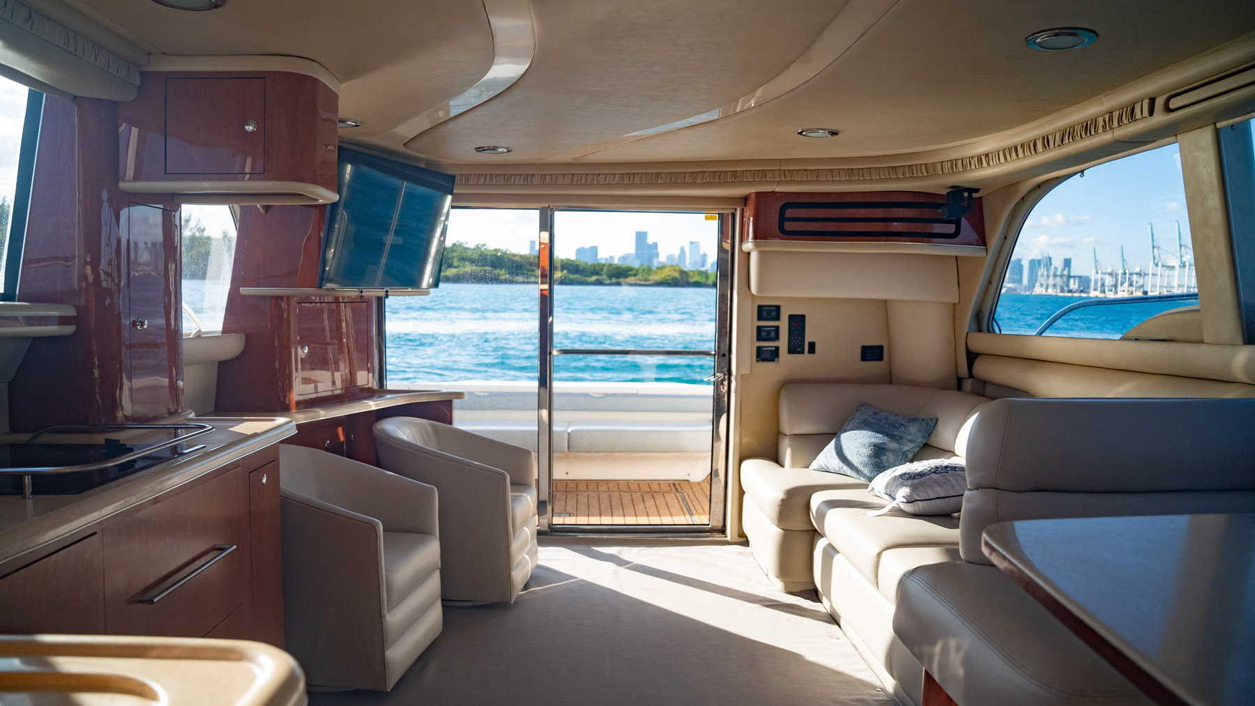 55miamimistressyacht (42) (1)