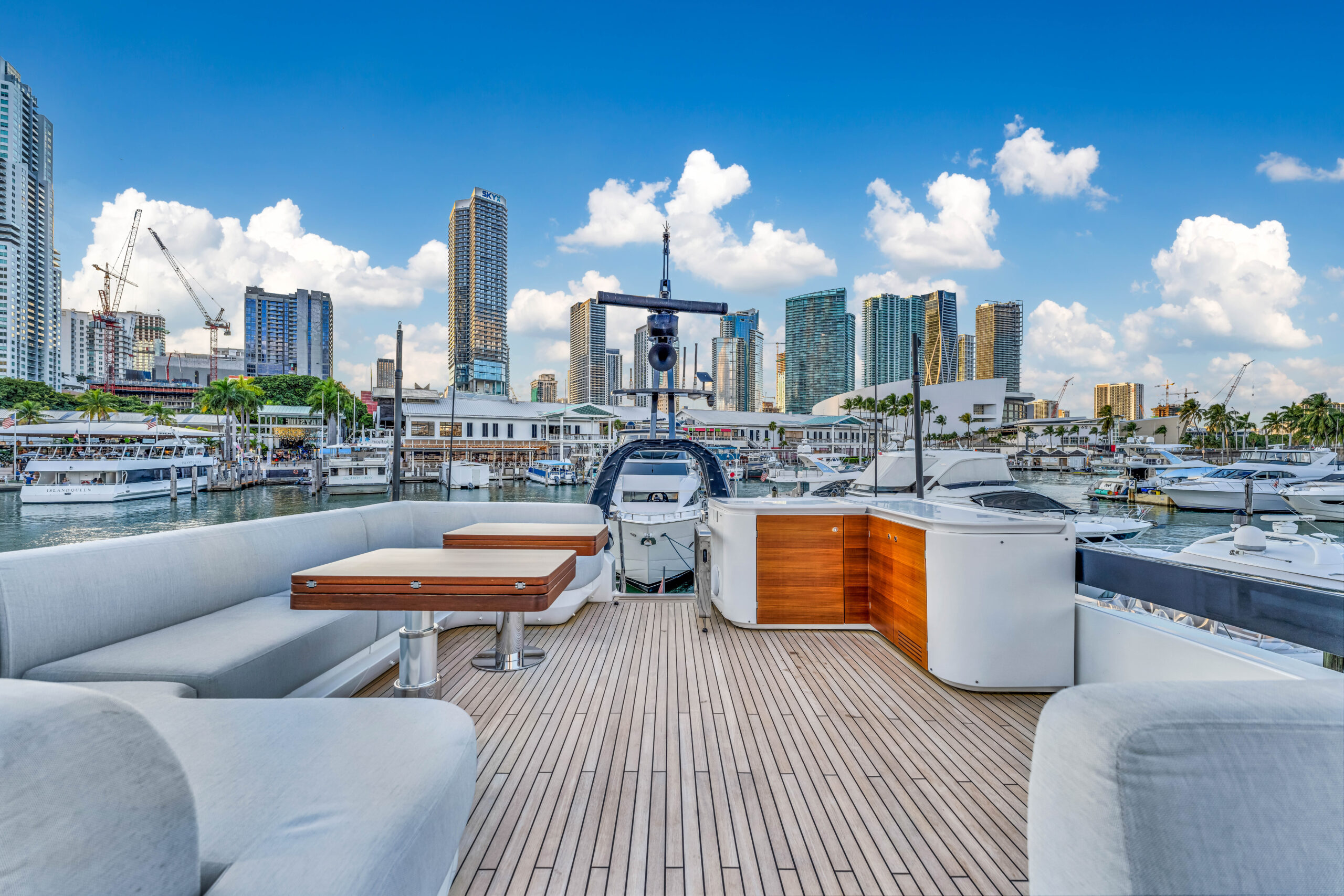 94' azimut 'bash' exterior 10